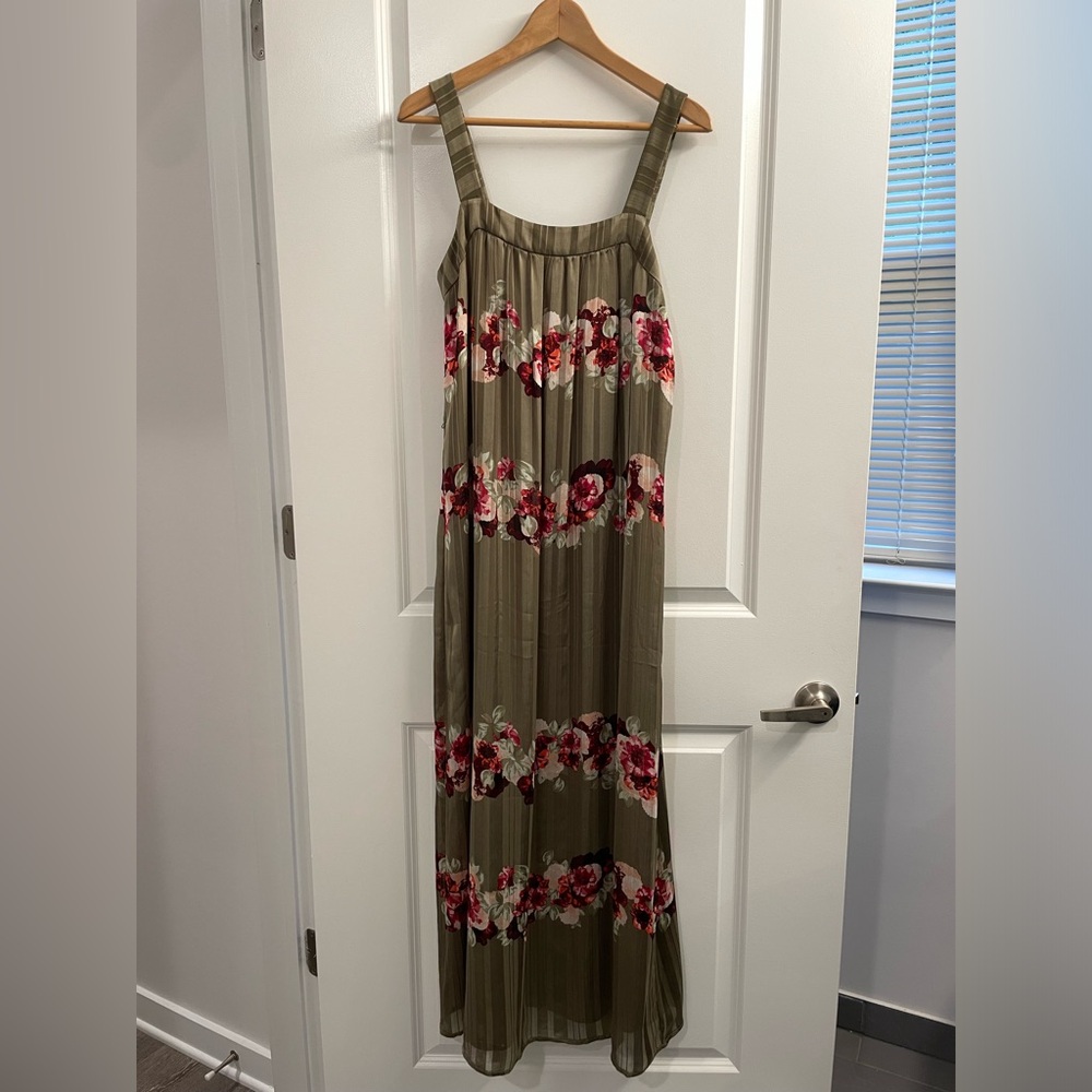 Banana Republic size 6 floor length olive green with flower print